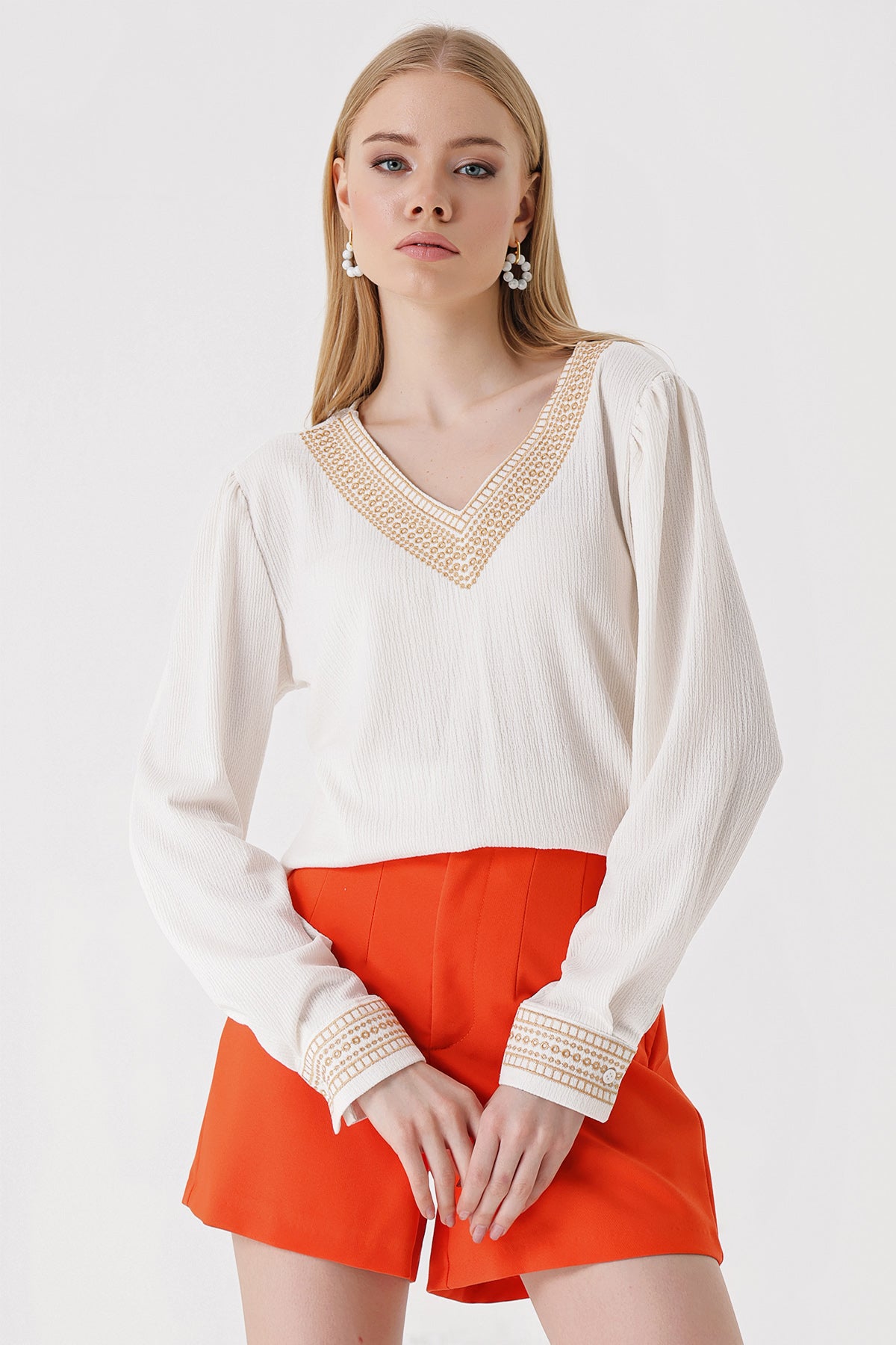 0466 Bluză Tricot Guler V Brodat - Alb