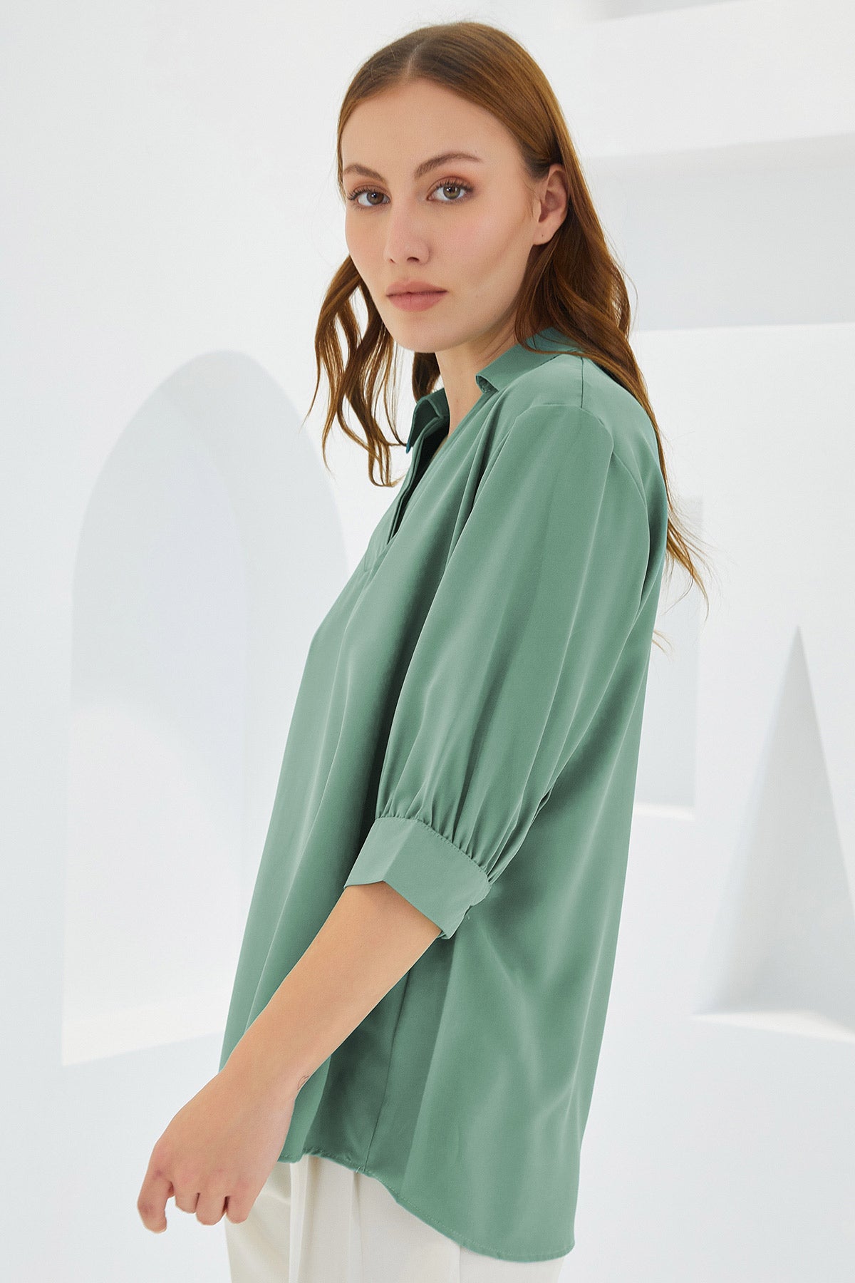 Bluză din satin verde celadon cu guler cămașă pentru femei 0493