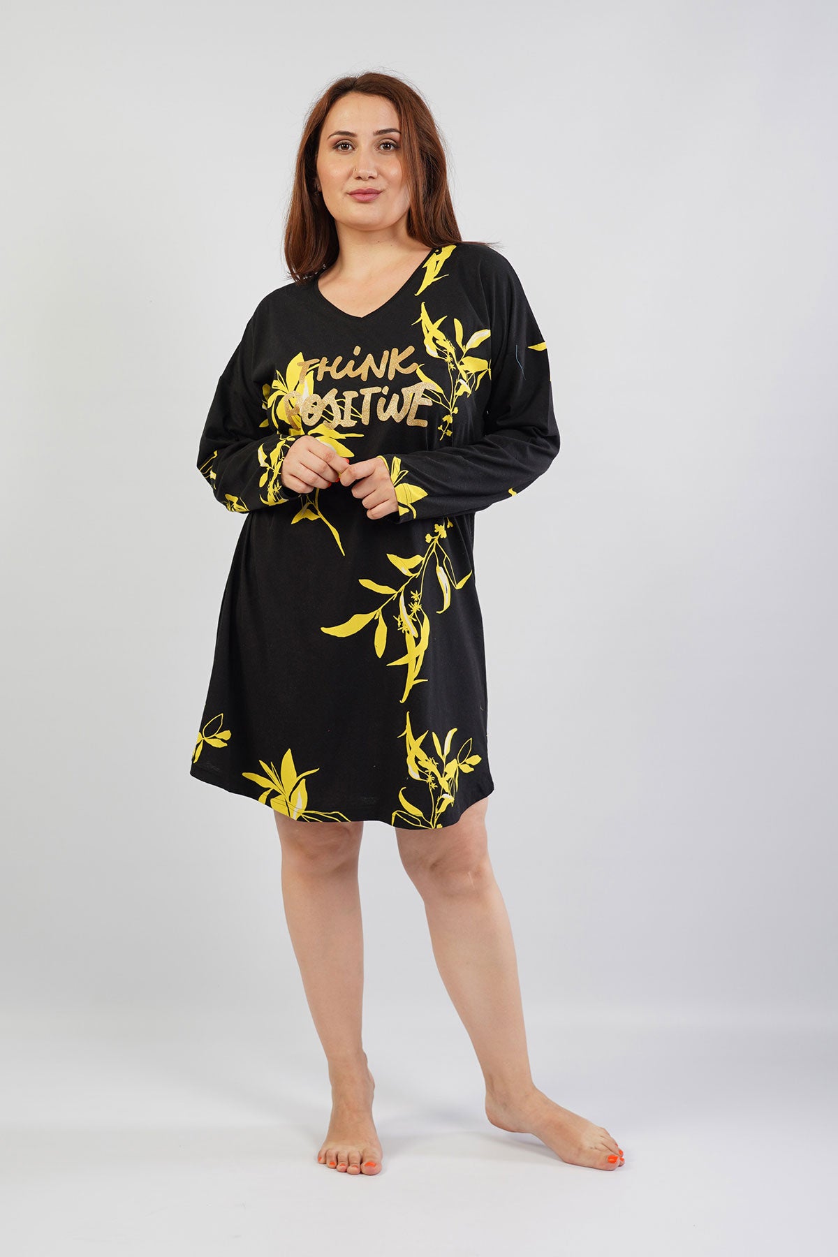 TUNICA DE DAMĂ XXL CU GÂT ÎN V, CU UMERI LĂSAȚI ȘI MÂNECI LUNGI, CU TIV OVAL - NEGRU