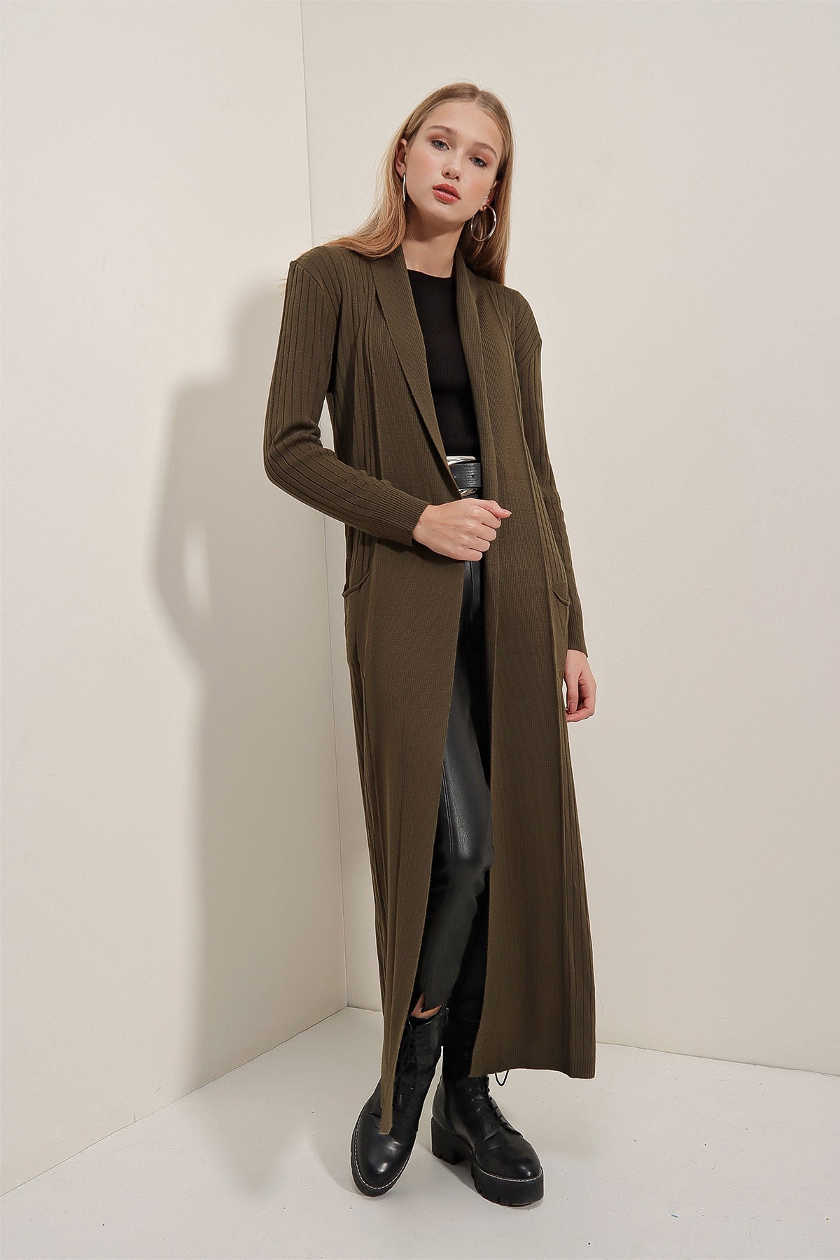 15690 Cardigan lung tricotat - Kaki