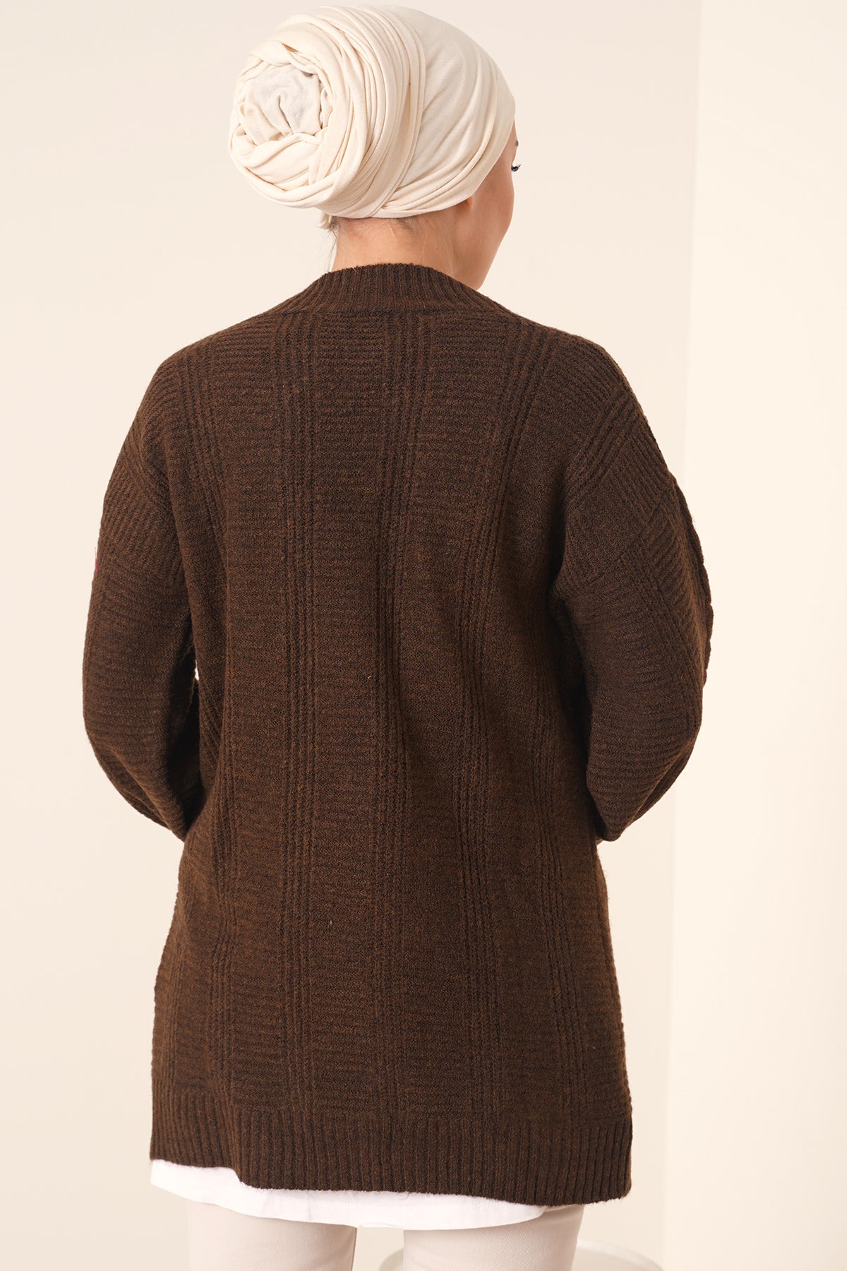 15768 Cardigan tricotat modest - Maro