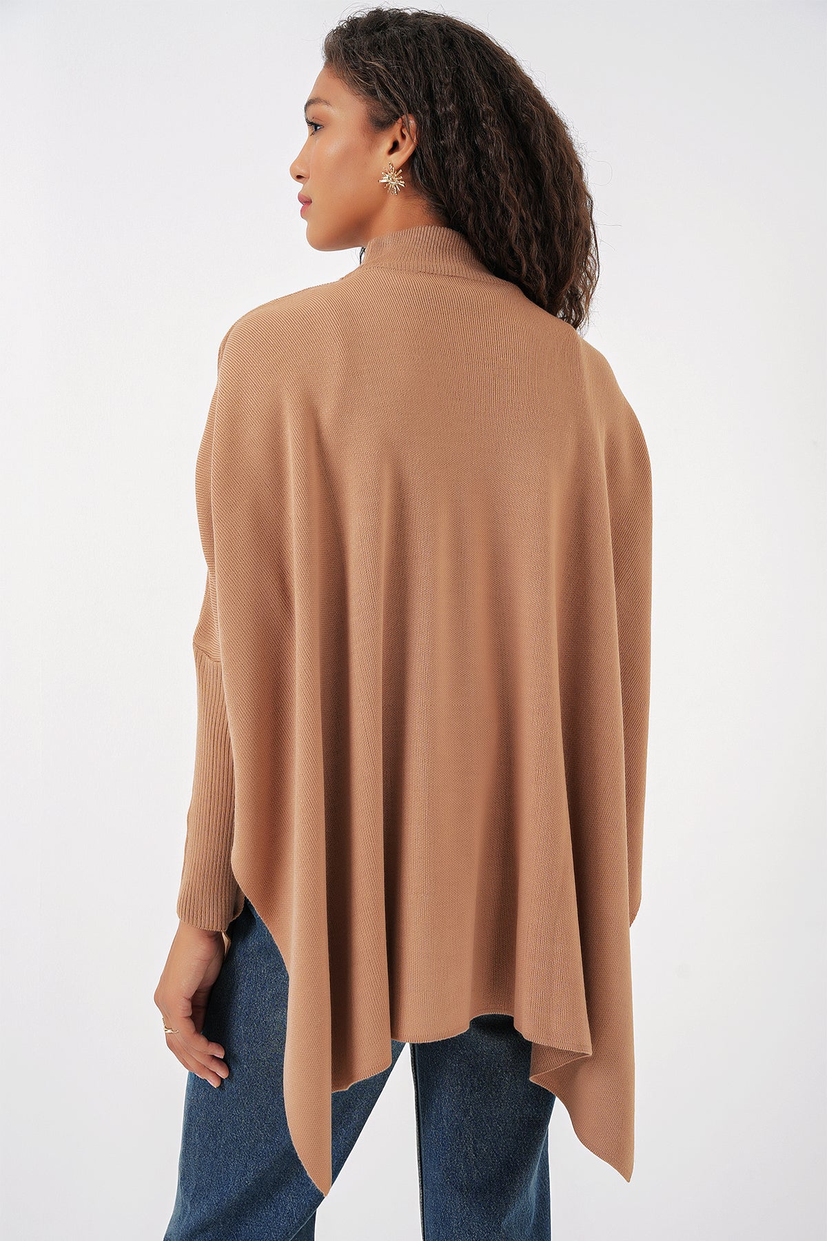 15783 Pulover Poncho cu șliț - Biscuit