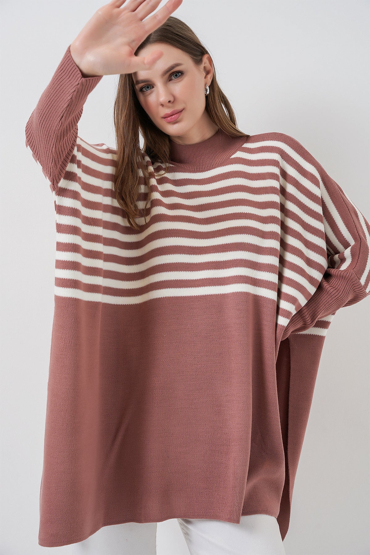 15783 Pulover Poncho cu șliț - D.Garoafă