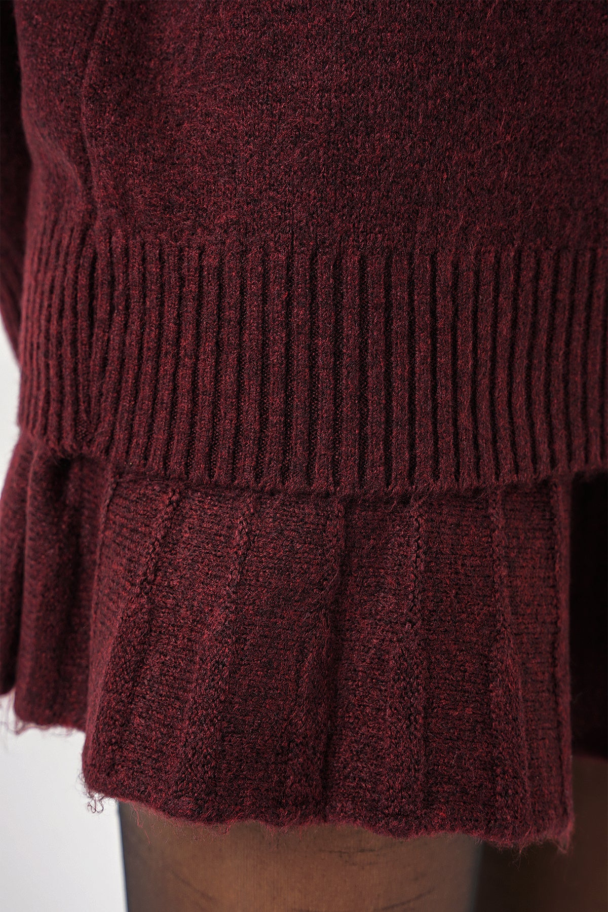 15891 Set Tricot Jachetă și Fustă - Burgundia