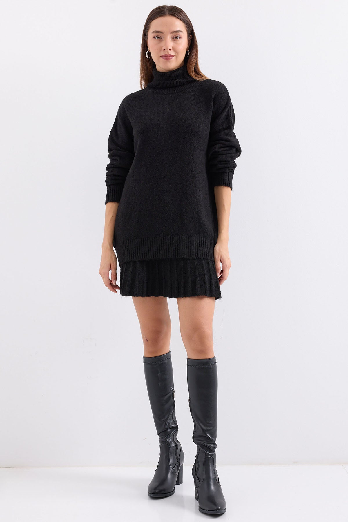 15891 Costum Pulover-Fustă (2 Piese) - Negru