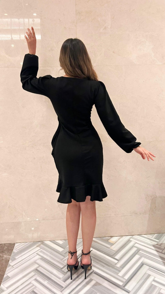 Rochie de damă din crep importat, cu mânecă lungă, guler rotund și volane în față, 31641