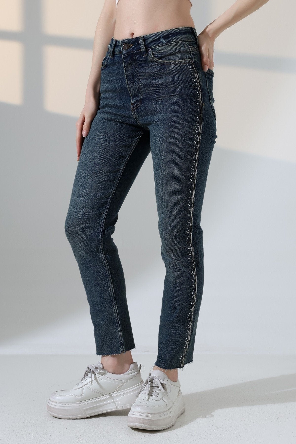 Pantalon Denim Mom Fit cu Banda Pietre 7110