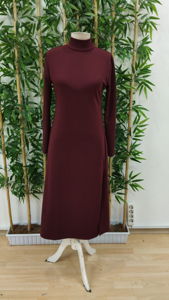 Rochie de damă din crep cu mânecă lungă, guler înalt și crăpături adânci, 31833