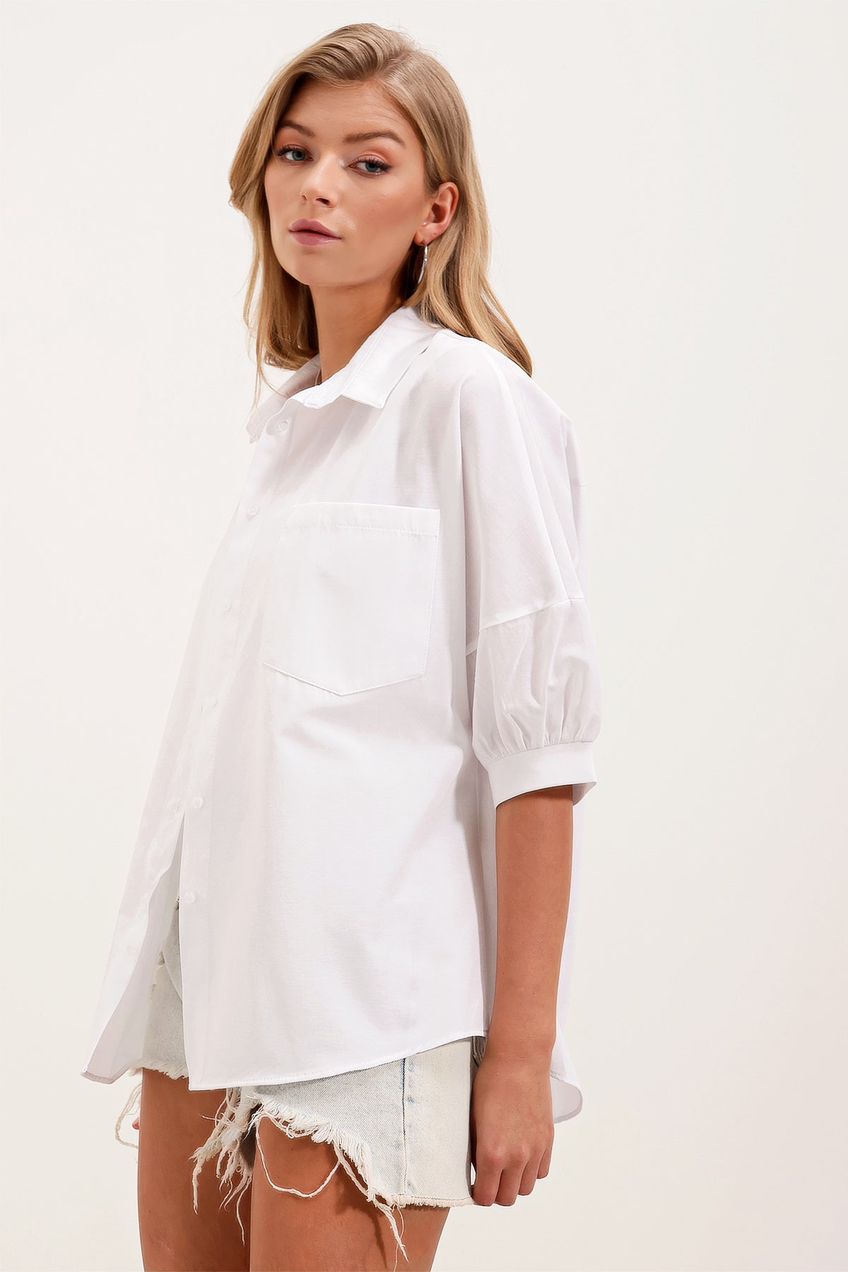 20213 Cămașă basic oversized cu mânecă scurtă - Alb