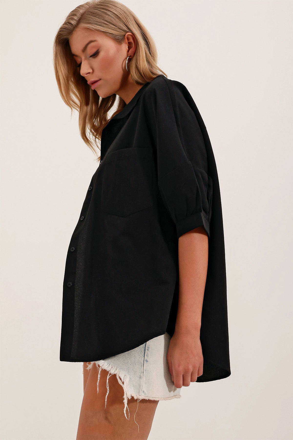 20213 Cămașă basic oversized cu mânecă scurtă - Negru
