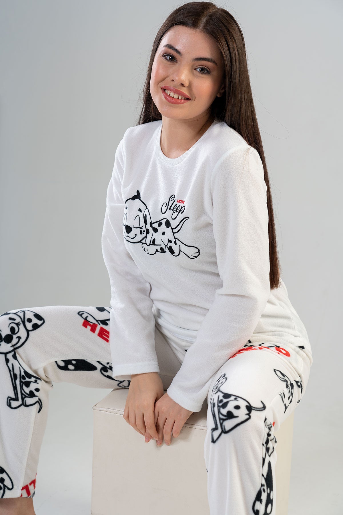 Pijama de damă din fleece cu guler rotund, mânecă lungă, tiv oval și buzunare - ALB IMACULAT