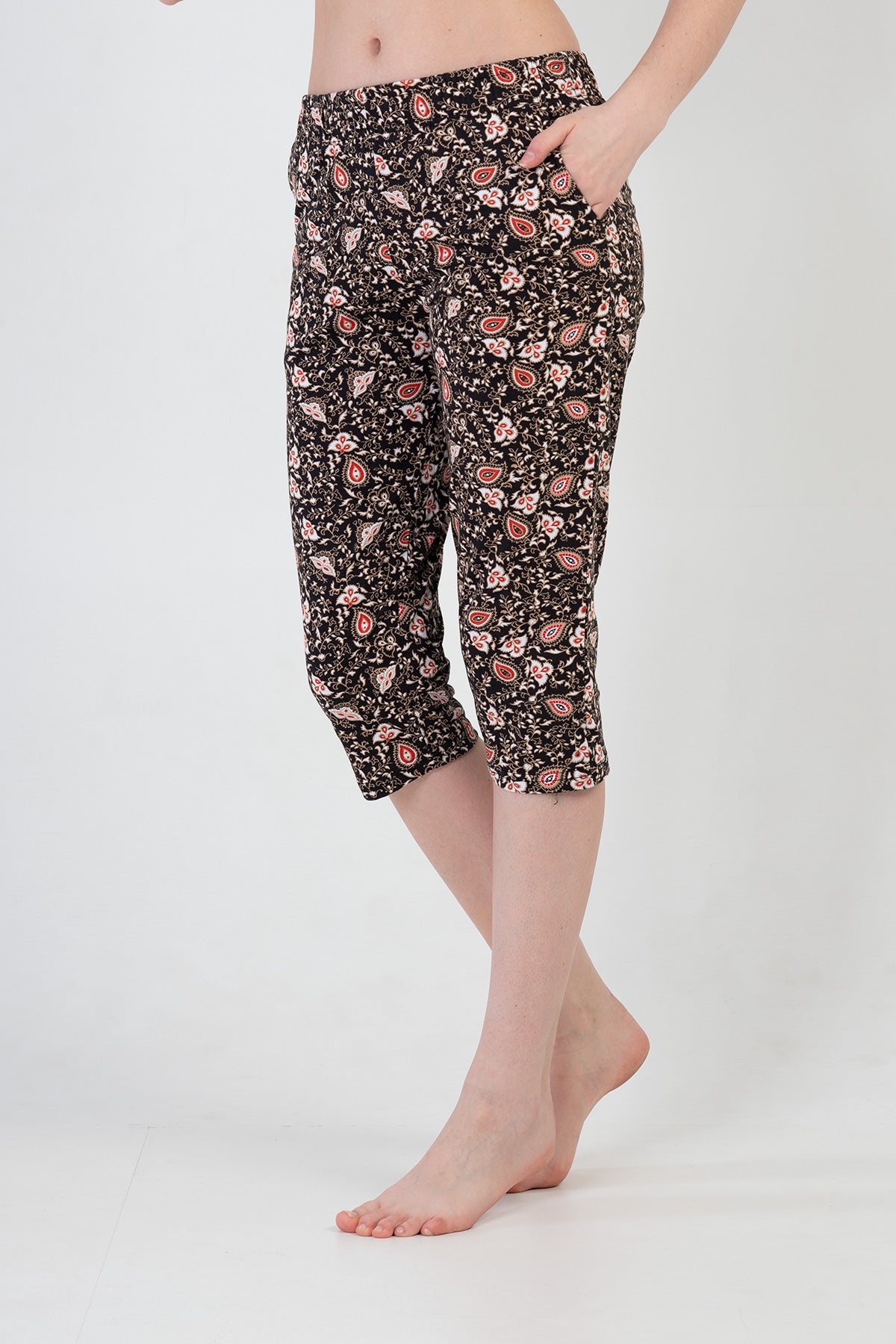 P.SUPREM CAPRI DE DAMA, CU BUZUNARE, PANTALON SCURT, O SINGURA BUCATA - MIX