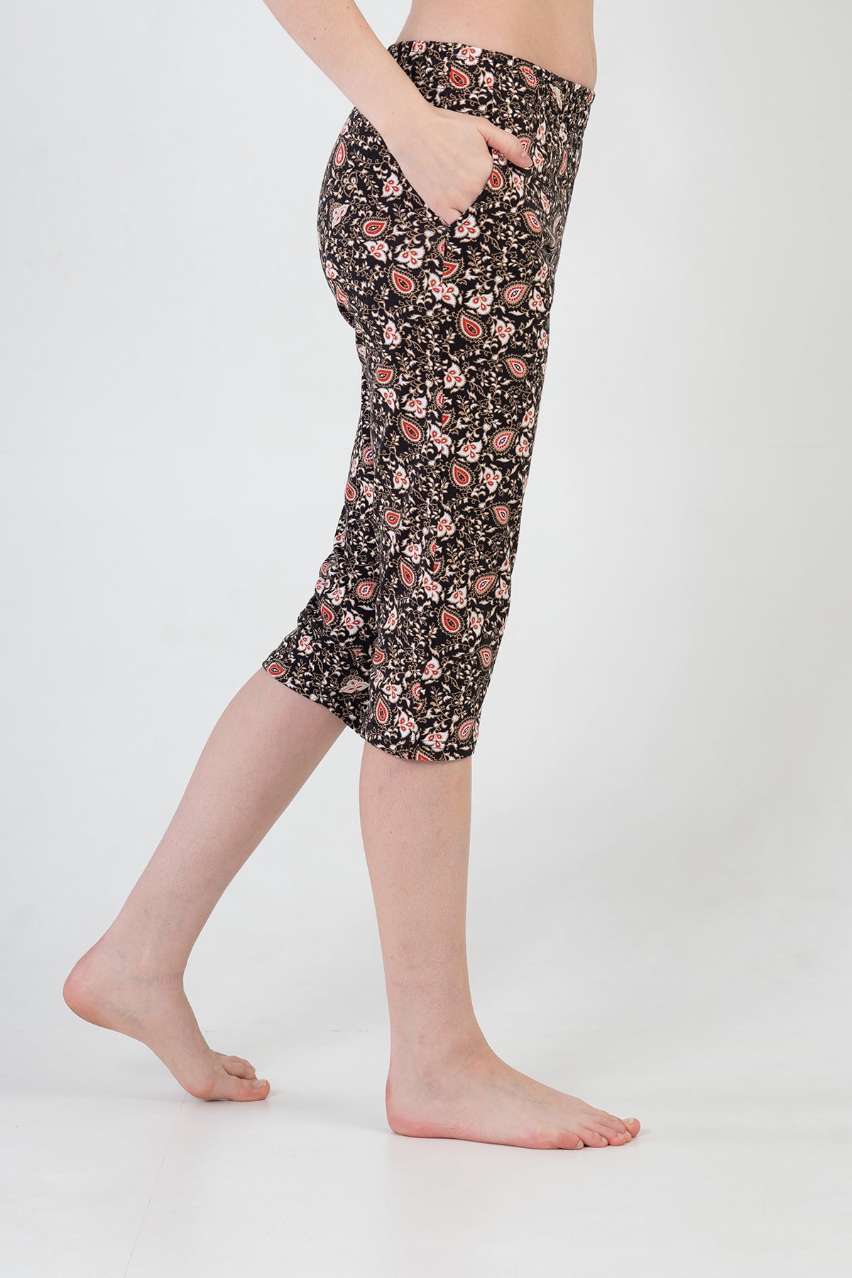 P.SUPREM CAPRI DE DAMA, CU BUZUNARE, PANTALON SCURT, O SINGURA BUCATA - MIX