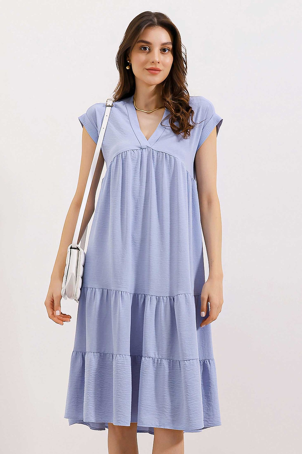 2398 Rochie cu guler V și volane - Albastru
