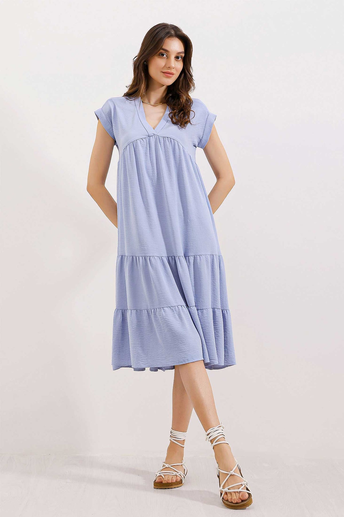 2398 Rochie cu guler V și volane - Albastru