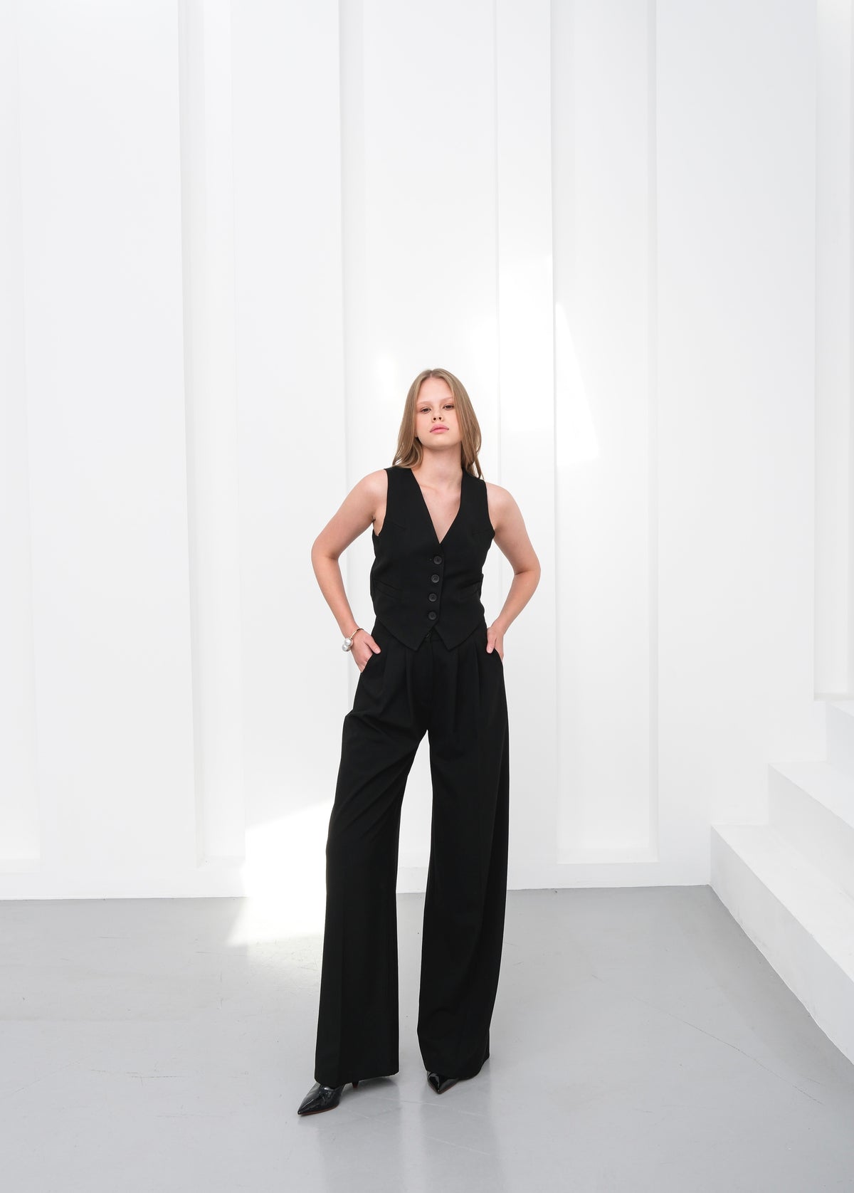 Set vestă și pantaloni cu model încrucișat pe spate - Negru