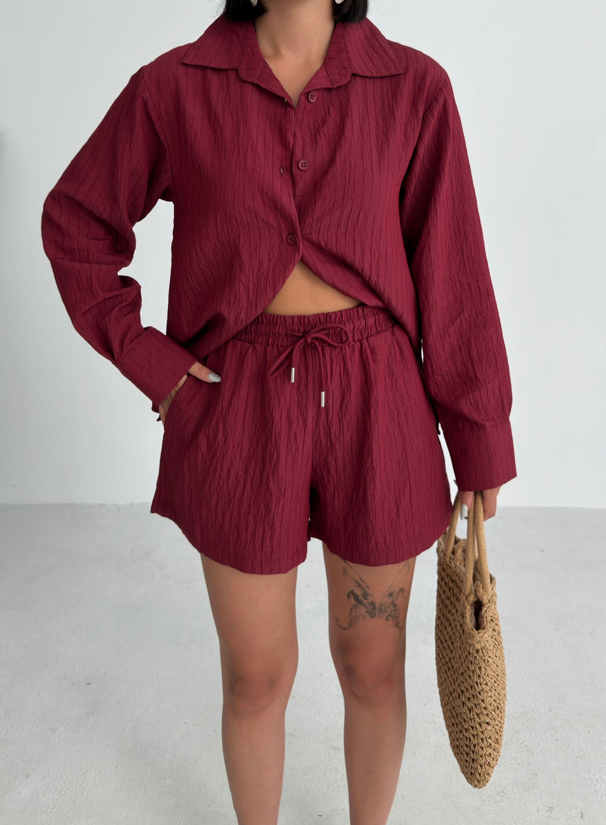 SET DOUĂ PIESE CĂMĂȘĂ ȘI PANTALONI ȘORȚI DIN IN - Burgundiu