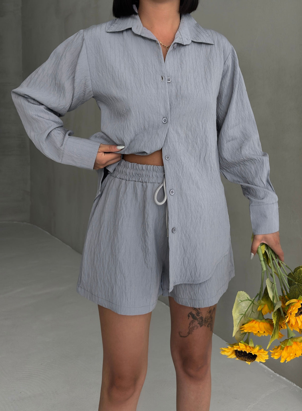 SET DOUĂ PIESE CĂMAȘĂ ȘI PANTALONI ȘORȚI DIN IN - Gri