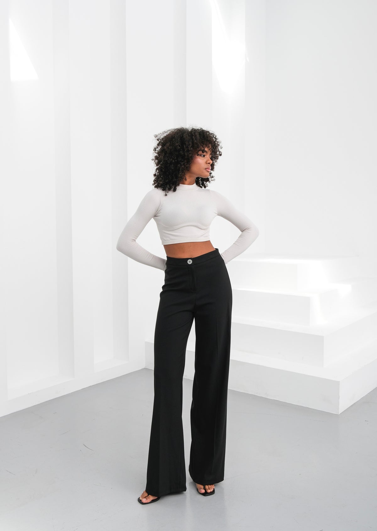 PANTALONI PALAZZO CU ELASTIC ÎN TALIE CU NASTURI METALICI - Negru