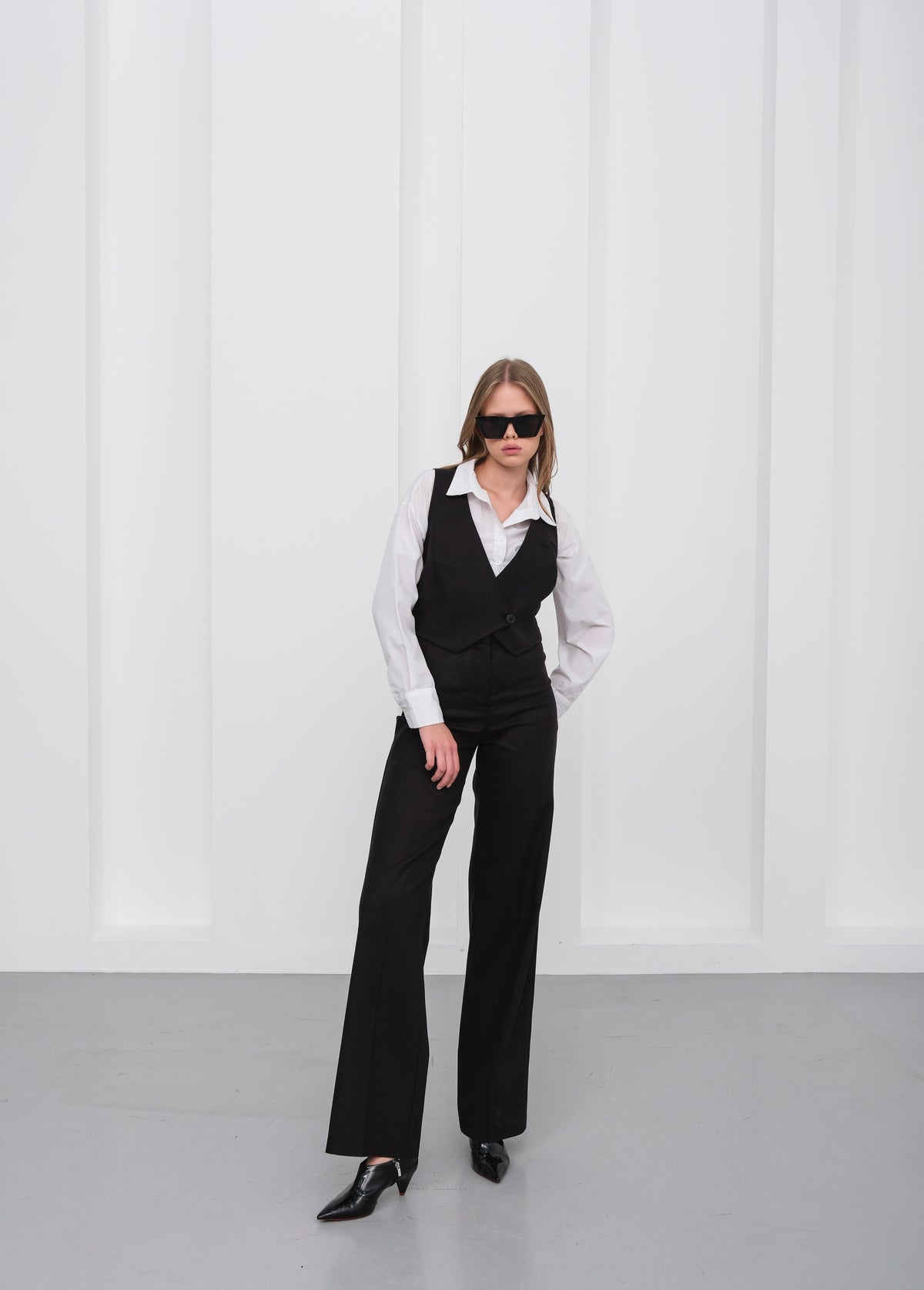 Set vestă și pantaloni din in toscan cu două nasturi și un singur nasture - Negru