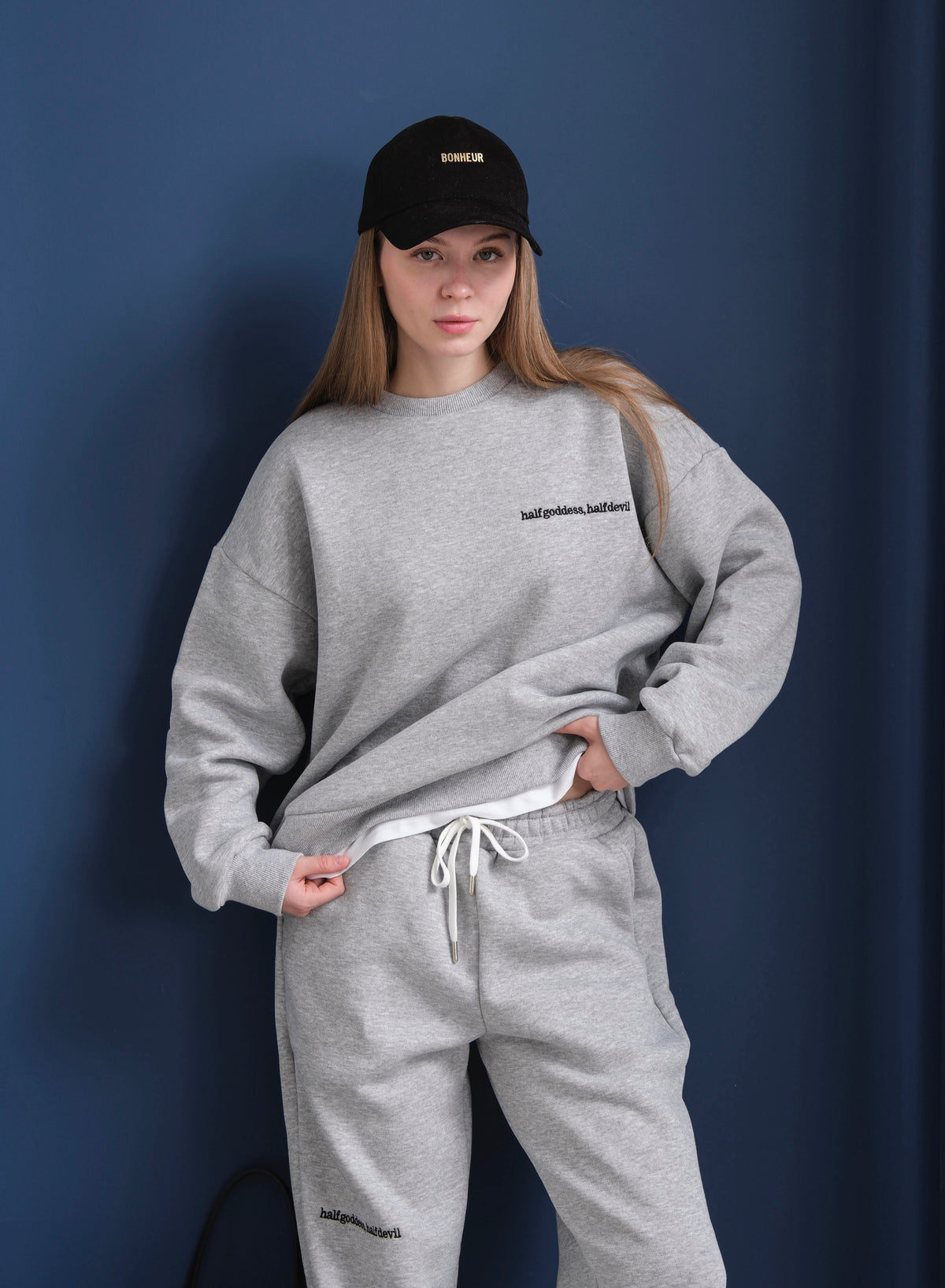 Costum SUPREM cu hanorac brodat și garnitură - A.Grey