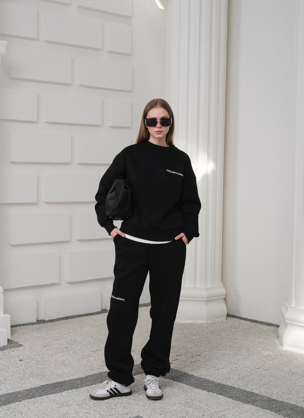 SET DE HANORACURI SUPREM CU BRODERE - Negru