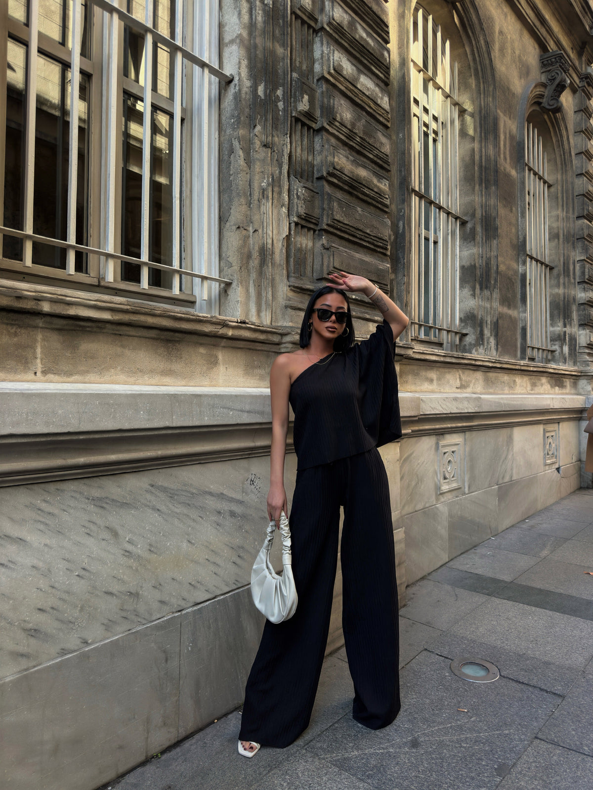 BAT-NECK PAMELA SUIT - Black