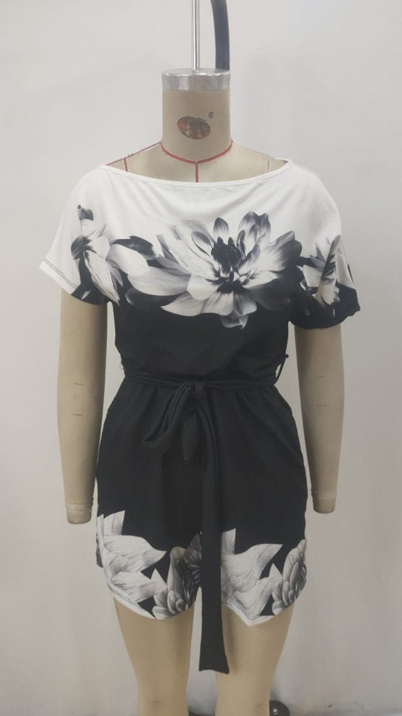 Kadın Tek Omuzu Açık çiçek Desenli Beli Kuşaklı Iki Iplik Mini Short Tulum, 34835