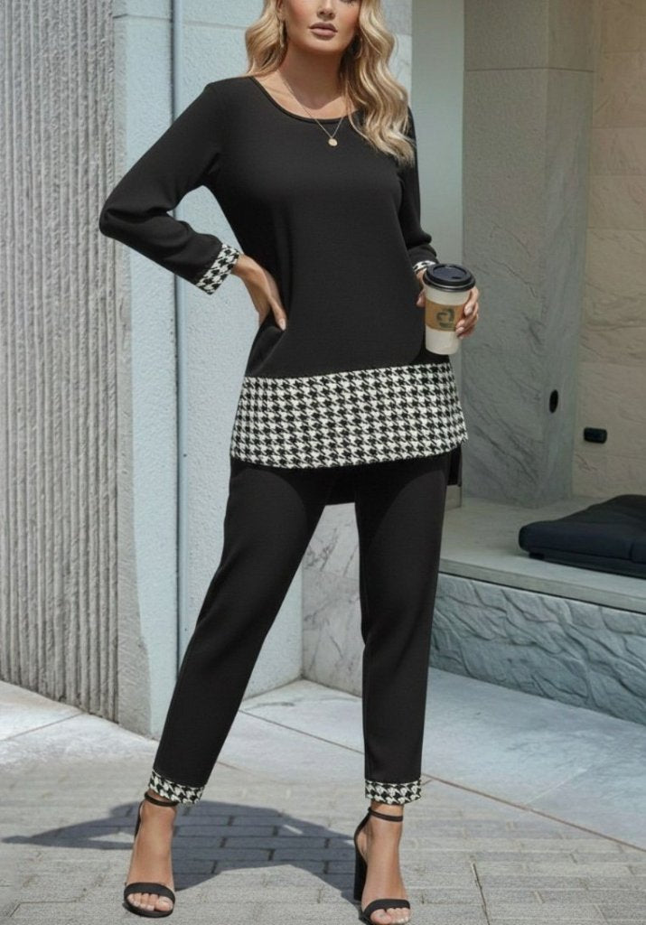 Compleu de damă din două piese (bluză și pantaloni), cu mânecă lungă, guler rotund, detalii houndstooth, din viscoză (două fire), 31835