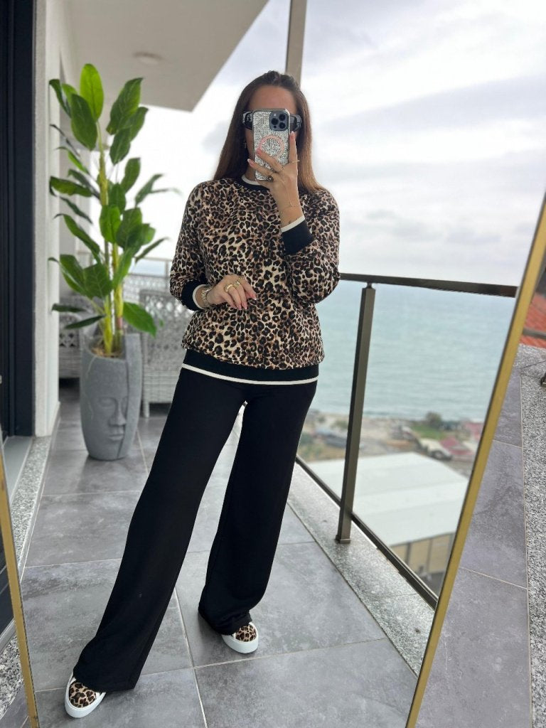 Set de două piese pentru femei - bluza din viscoză cu mâneci lungi, gât rotund, model leopard și pantaloni din viscoză, 37565