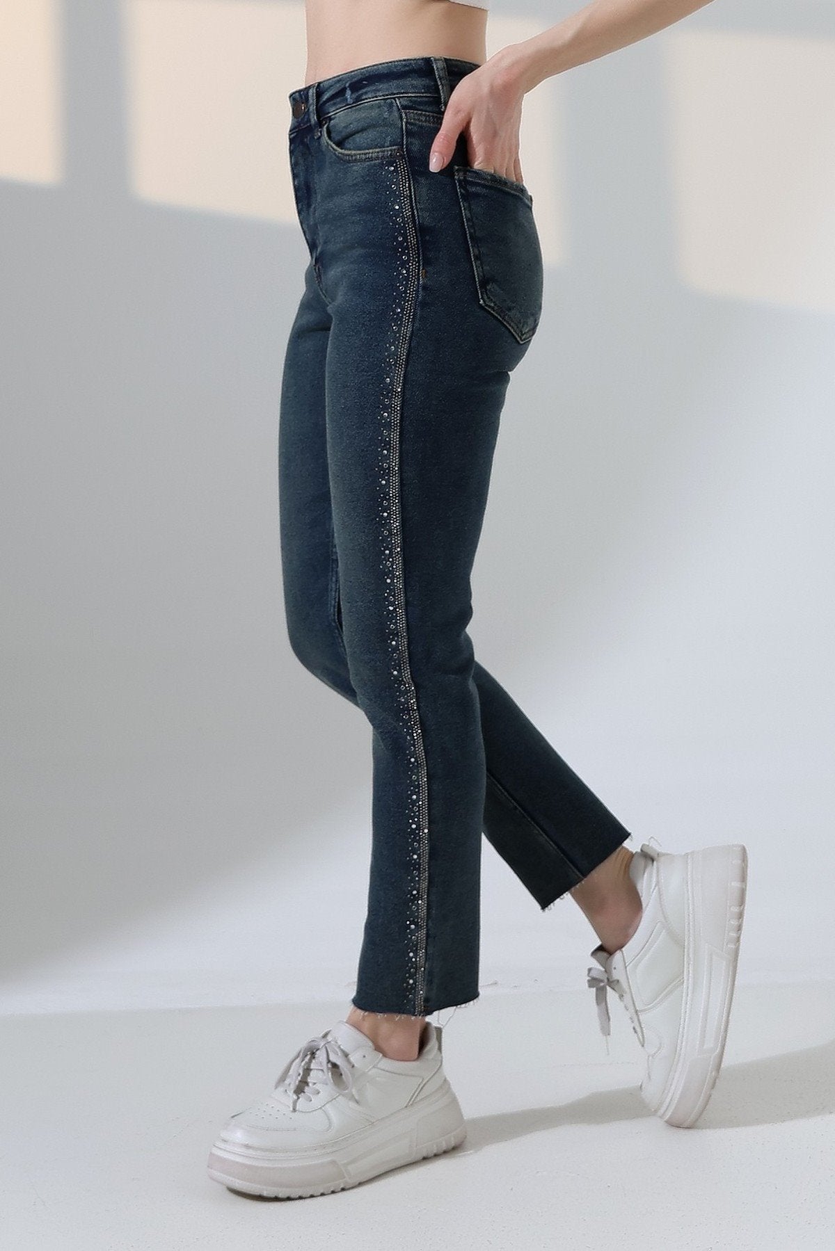 Pantalon Denim Mom Fit cu Banda Pietre 7110