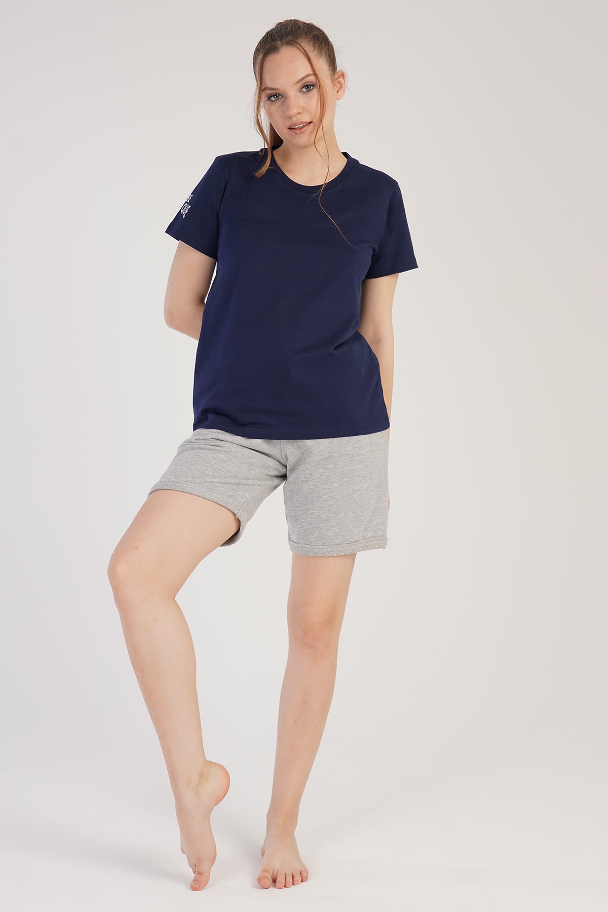 SET FEMEI TRICOU MÂNECĂ SCURTĂ GÂT ROTUND ȘI ȘORT CU BUZUNARE ȘI TIV DUBLU - 19-3920TCX