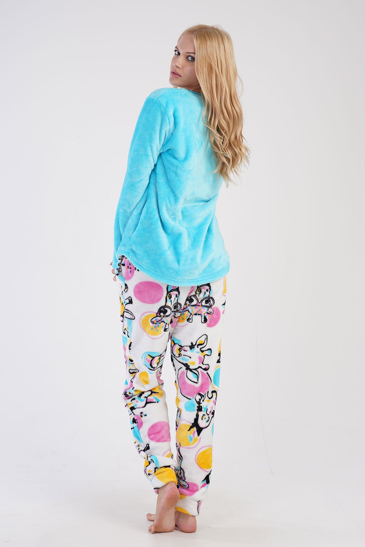 COSTUM DE PIJAMA DE DAMĂ SOFT, LA BAZA GÂTULUI, CU MÂNECĂ LUNGĂ, TIV OVAL, MANȘETE ȘI BUZUNARE - MENTĂ STRĂLUCITOARE