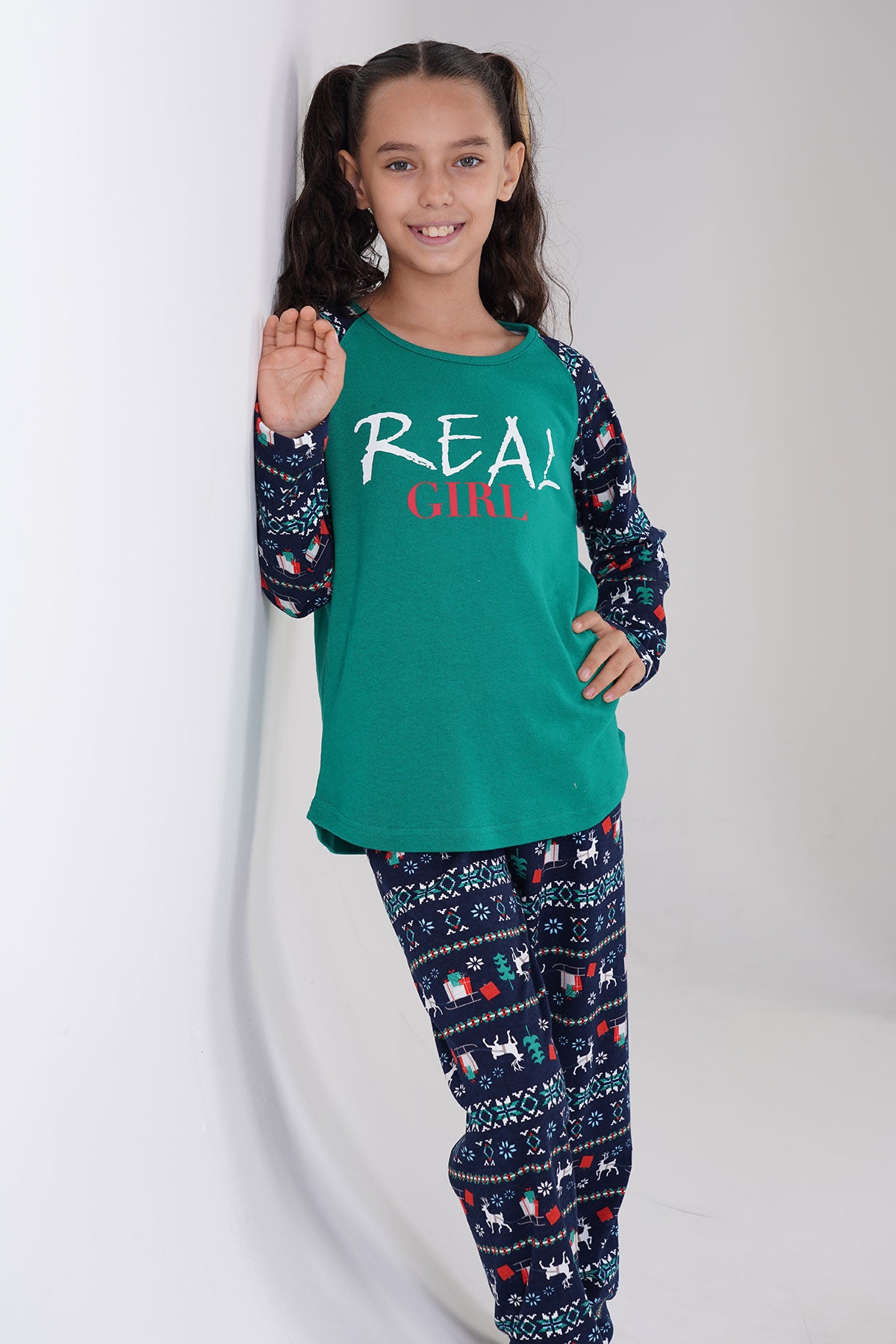 SET PIJAMA FETE INTERLOCK GULERAT, MANECA LUNGA RAGLAN, TIV OVAL SI MANSETE (9-10/15-16) - VERDE