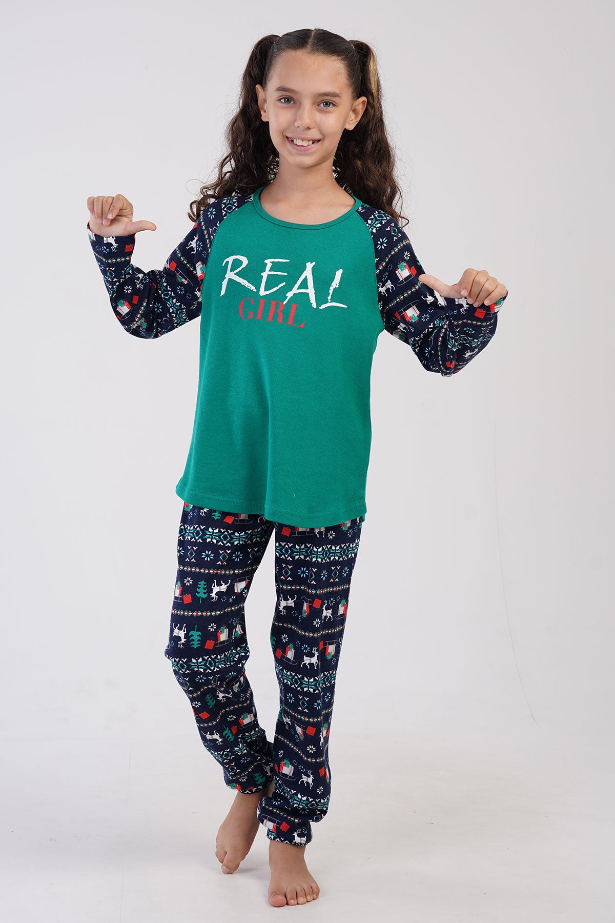 SET PIJAMA FETE INTERLOCK GULERAT, MANECA LUNGA RAGLAN, TIV OVAL SI MANSETE (9-10/15-16) - VERDE