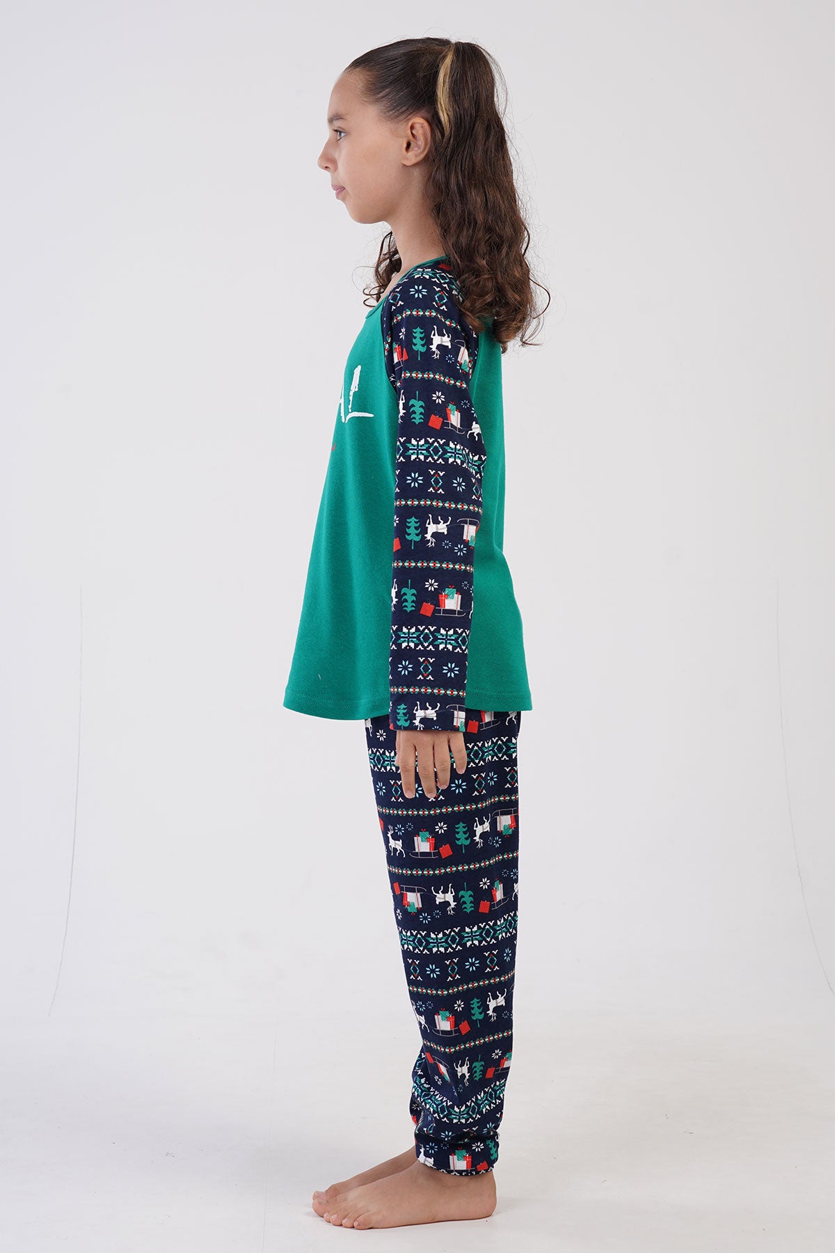 SET PIJAMA FETE INTERLOCK GULERAT, MANECA LUNGA RAGLAN, TIV OVAL SI MANSETE (9-10/15-16) - VERDE