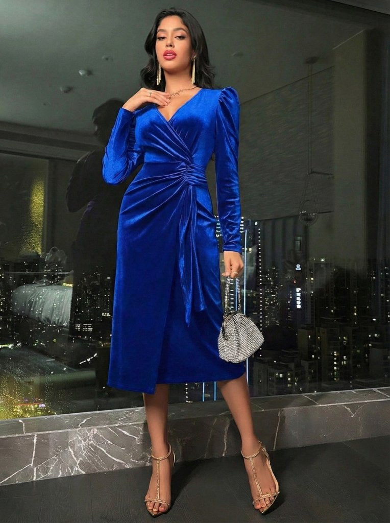 Rochie midi de damă, din catifea, cu mânecă lungă, decolteu petrecut și încrețită lateral, 30655
