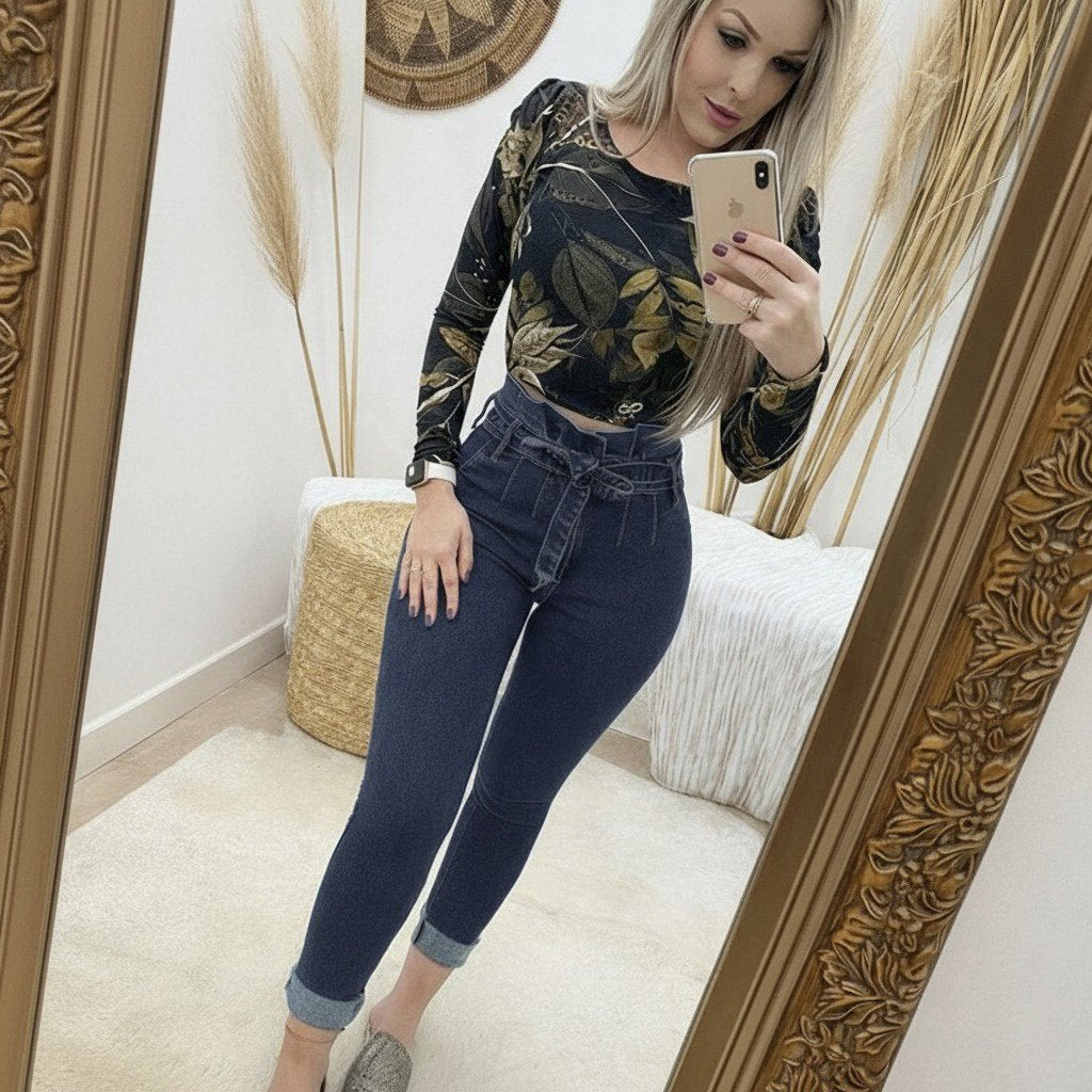 Pantaloni de denim cu talie înaltă, nasturi pe fată, detaliu rupt, 31069