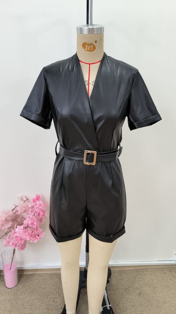 Kadın Kısa Kollu Kruvaze Yakalı Beli Kemerli Kısa Short Deri Tulum, 31277