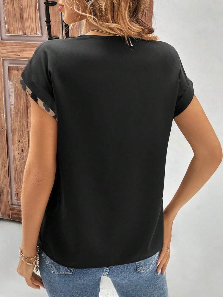 Bluza din viscoză pentru femei cu mâneci scurți, gât V, nasturi pe față, model leopard, 37592