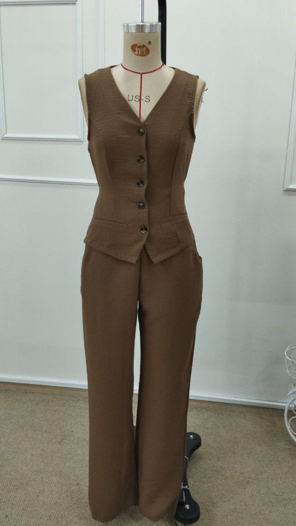 Set de două piese pentru femei, din in, cu bluză și pantaloni, fără mâneci, cu nasturi în față, 34098