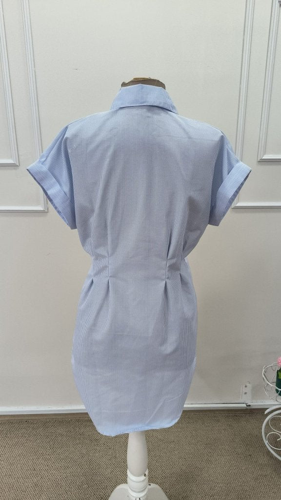 Rochie scurtă de damă tip polo, cu mânecă scurtă, din tricot fin, cu nasturi în față, 32212