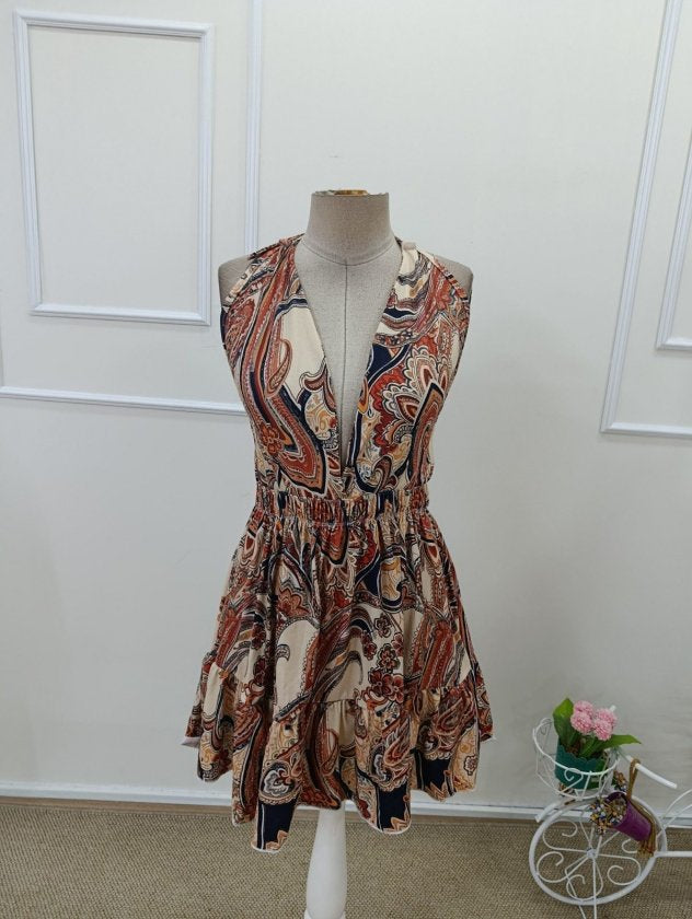 Rochie scurtă de damă, din suprafin, cu bretele, decolteu adânc, șiret la spate și imprimeu, model 32445