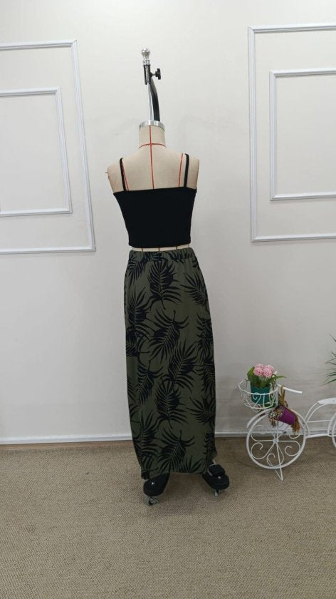 Set de două piese pentru femei, bluză scurtă din viscoză, cu guler rotund și bretele, și fustă Supreme cu crăpături și model, 32681