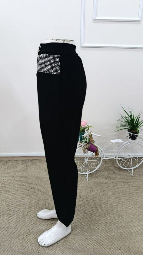 Pantaloni de damă din crep importat, cu talie înaltă, cu ornamente în față și cataramă, 32683