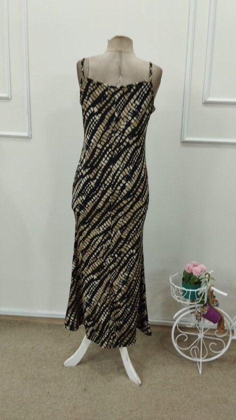 Women's Spaghetti Strap V-Neck Patterned Long Interlock Dress, 32774