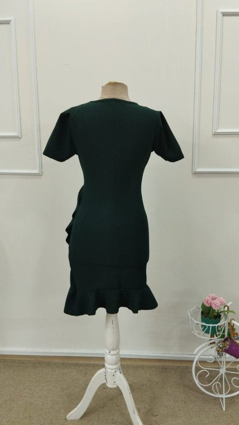Rochie de damă din crep importat, cu mânecă scurtă, guler rotund și volane în față, 32791