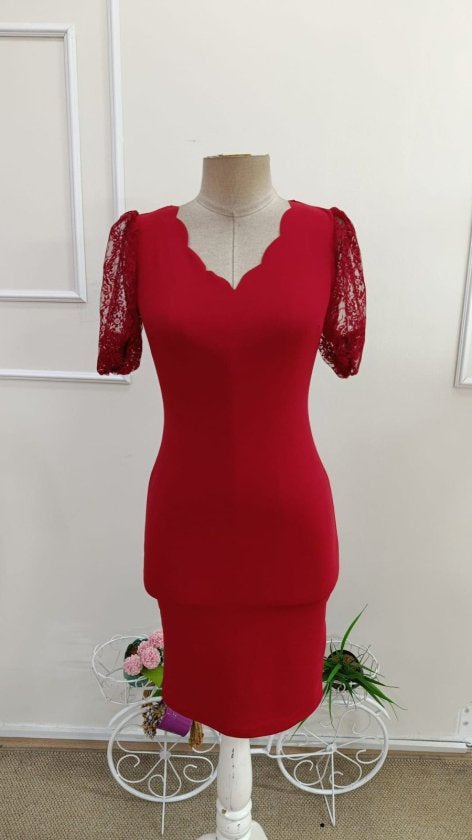 Rochie din crep importat cu mânecă scurtă, guler V cu dantelă, drapeată pe laturi și detaliu diagonal, 36666