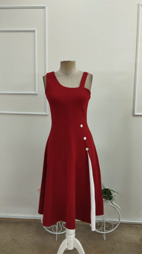 Rochie scurtă, strălucitoare, din crep, cu bretele și alte bretele, închidere cu nasturi, 34477