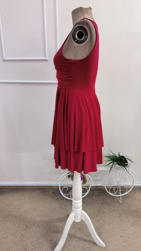Rochie scurtă de damă cu volane, model nisipos, cu guler rotund și bretele, 34594
